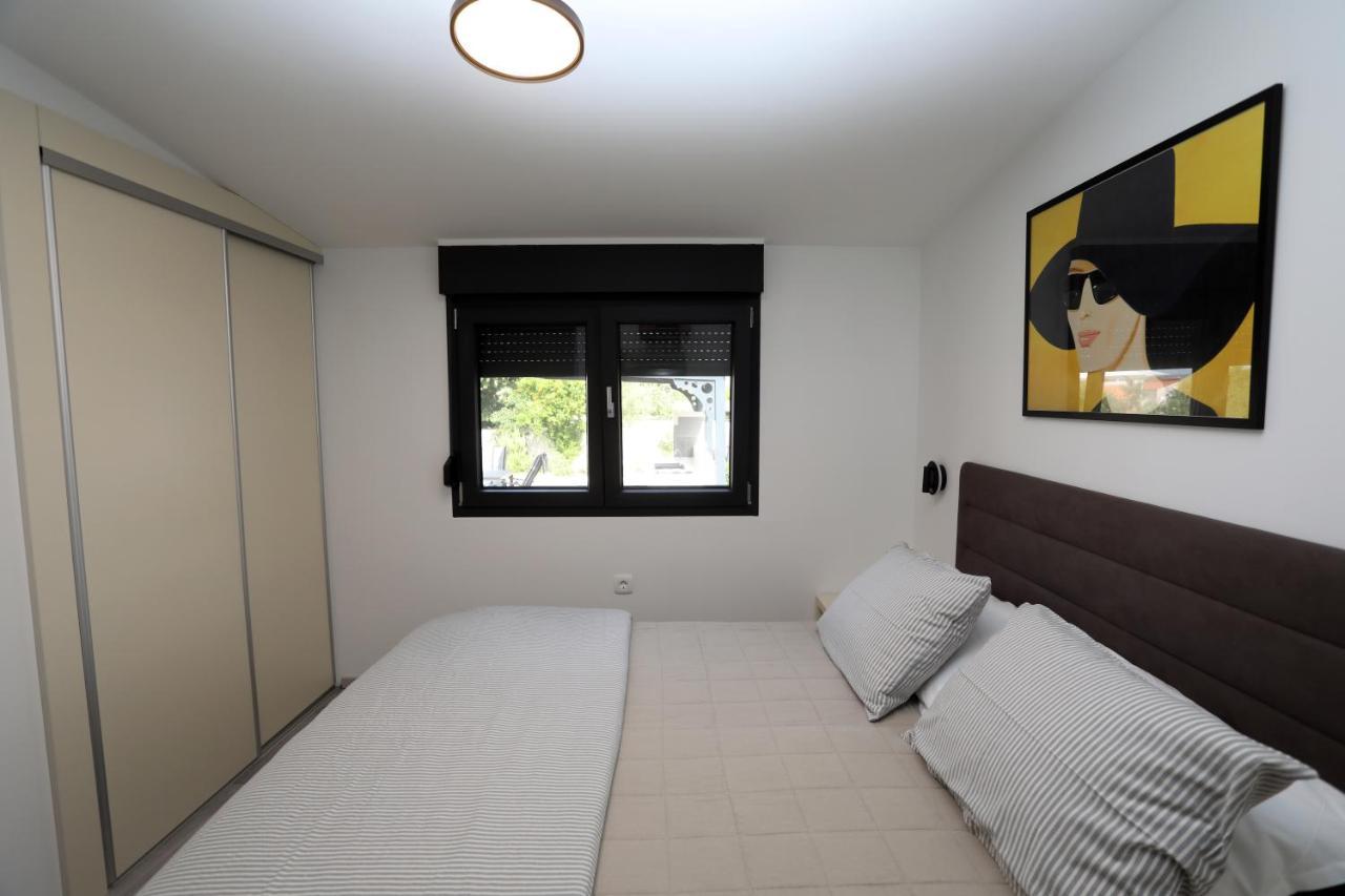 Guest House Tika Medulin Ngoại thất bức ảnh