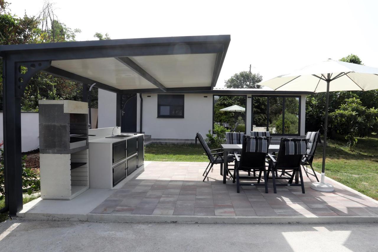 Guest House Tika Medulin Ngoại thất bức ảnh