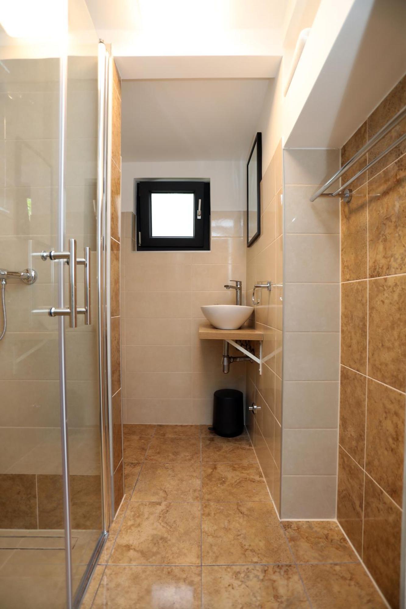 Guest House Tika Medulin Ngoại thất bức ảnh